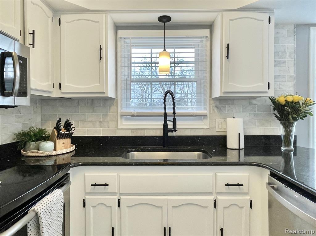 5126 Glengate Road, Rochester, MI 48306 — Photo 16