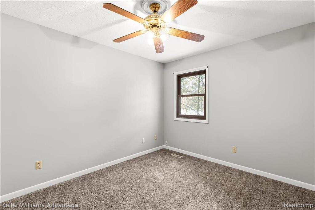 421 BONNIE Circle, Howell, MI 48843 — Photo 19