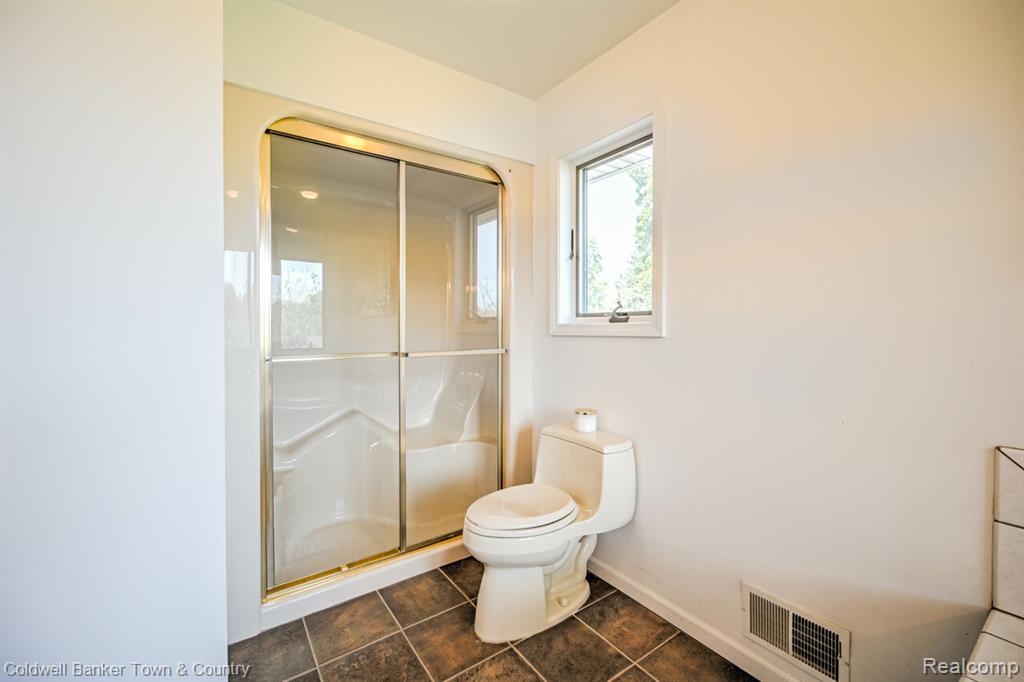11265 N Shore Drive, Whitmore Lake, MI 48189 — Photo 30