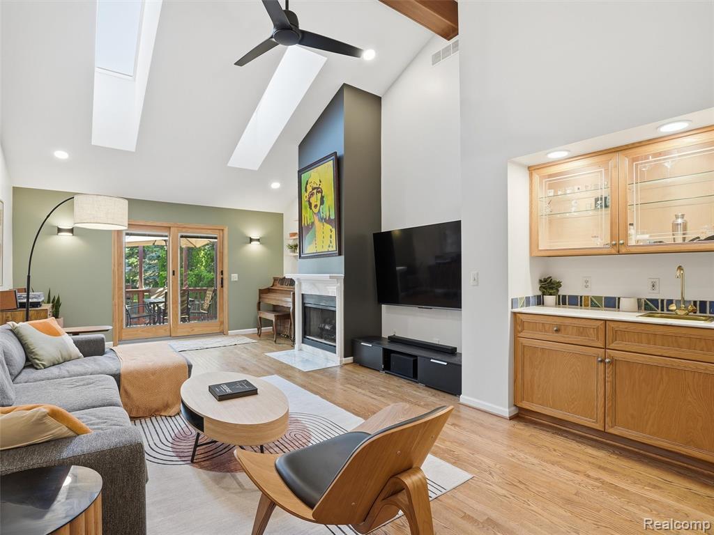 426 Oak Run Court, Royal Oak, MI 48073 — Photo 4