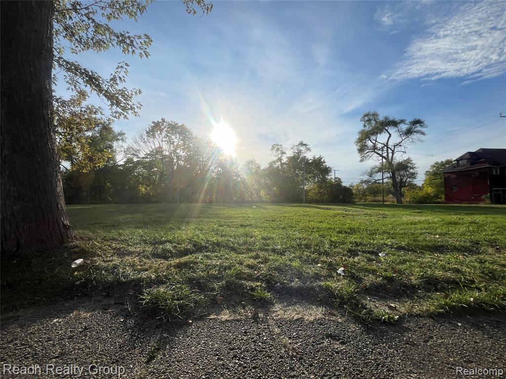 3841 CADILLAC Boulevard, Detroit, MI 48214
