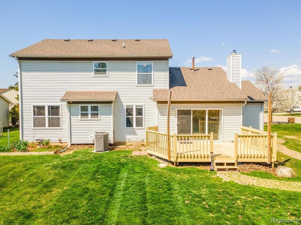 9429 MADISON Drive, Belleville, MI 48111 — Photo 32