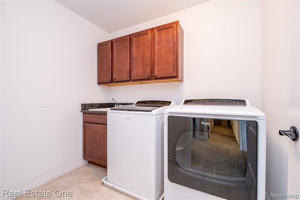 5947 Strawberry Circle, Commerce Twp, MI 48382 — Photo 53