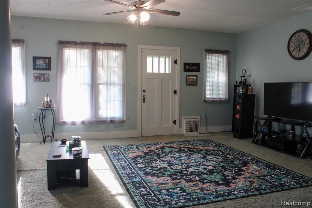 118 Commercial Street, Chesaning, MI 48616 — Photo 12