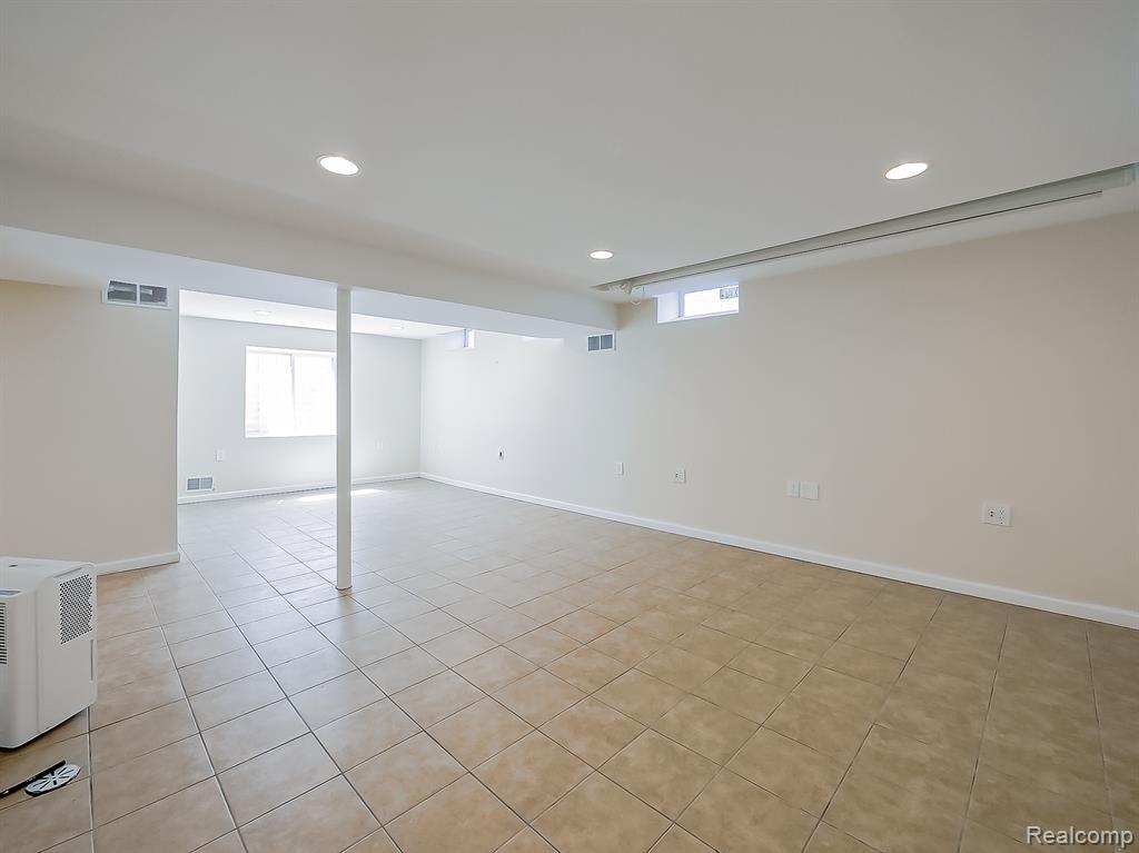 8701 Brookville Road, Plymouth, MI 48170 — Photo 32