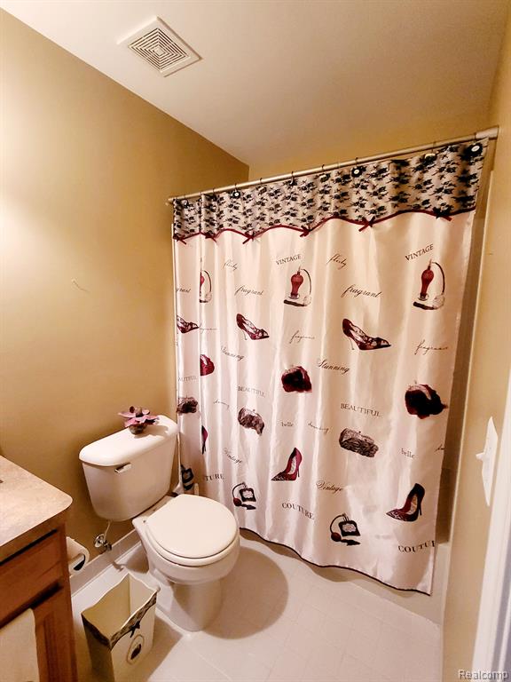 44275 PRINCETON Drive, Clinton Twp, MI 48038 — Photo 14