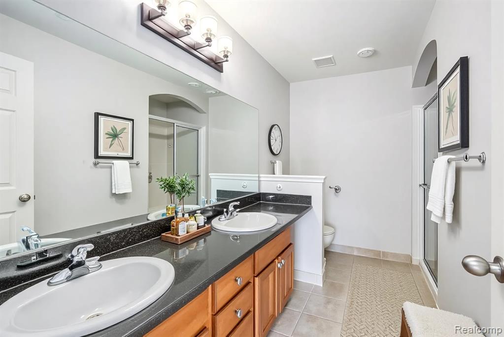 226 W OAKBROOK Drive, Ann Arbor, MI 48103 — Photo 21