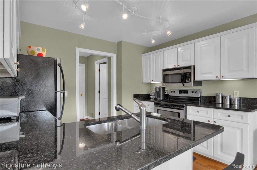 922 SYMES Avenue, Royal Oak, MI 48067 — Photo 11