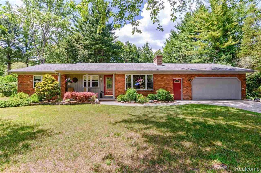 404 RIVER BEND Drive, Flushing, MI 48433 — front exterior