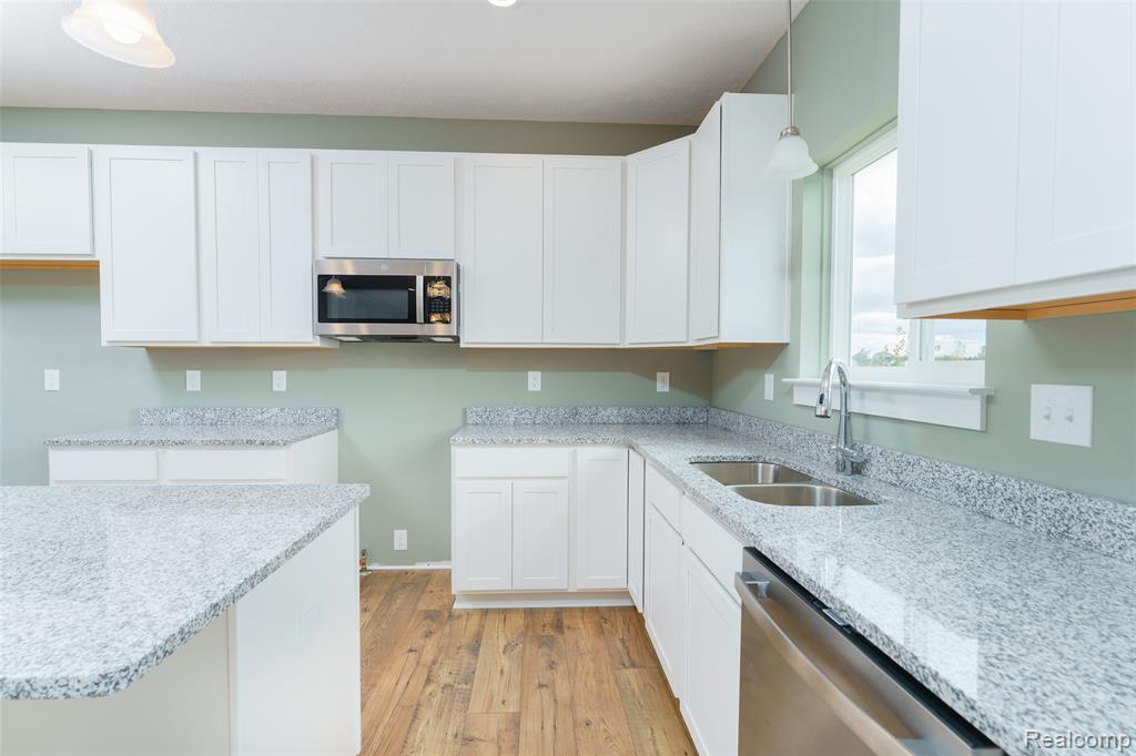 570 W Wildwood Drive, Owosso, MI 48867 — Photo 3