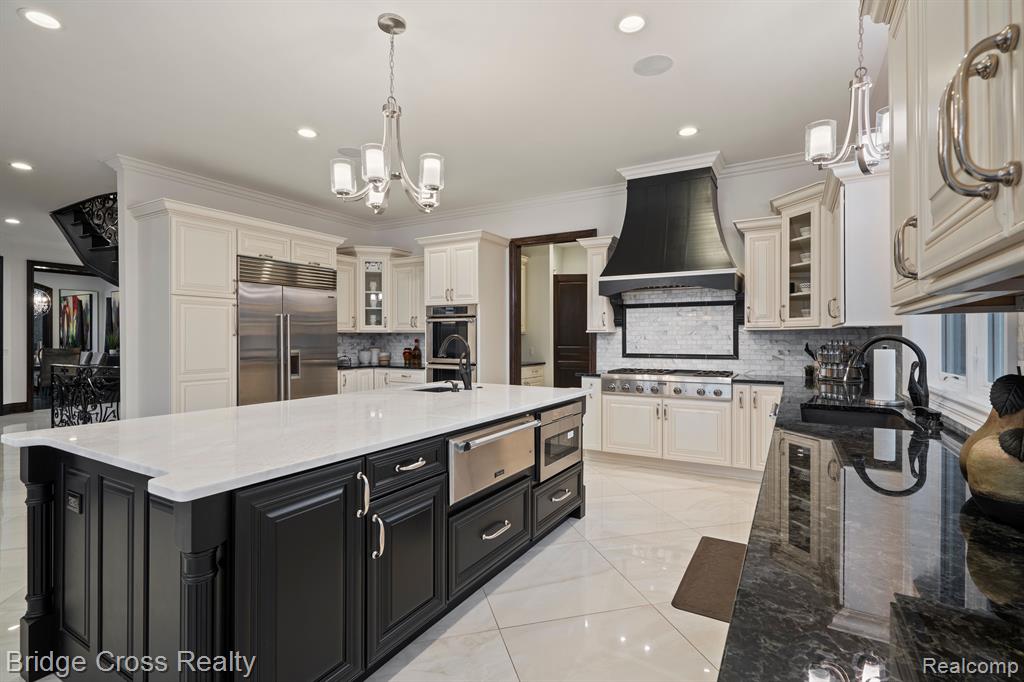 5820 LAKEVIEW Avenue, Orchard Lake Village, MI 48323 — Photo 24