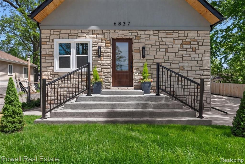 6837 Hatchery Road, Waterford, MI 48327 — Photo 4