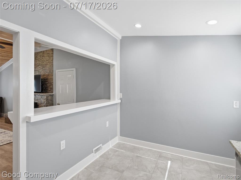 4030 Manitoba Street, Auburn Hills, MI 48326 — Photo 12