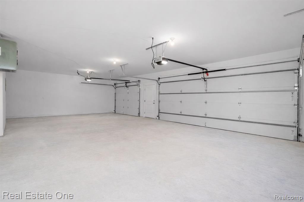 5742 Springwater Lane, West Bloomfield, MI — Photo 46