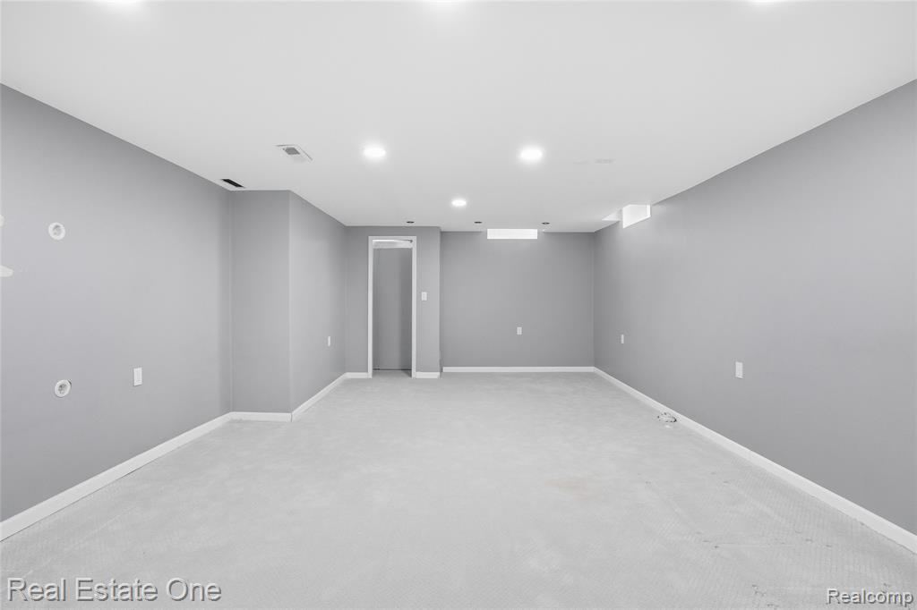 8528 Norborne Avenue, Dearborn Heights, MI 48127 — Photo 23