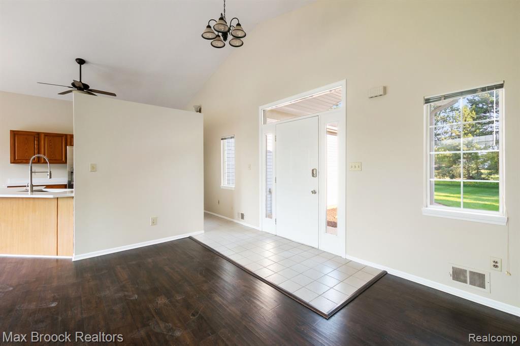 2165 Oakwood Road, Ortonville, MI 48462 — Photo 10