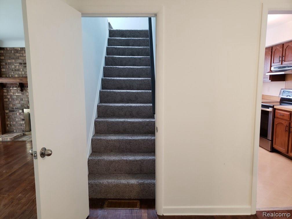 4418 S VERONA Circle, Royal Oak, MI 48073 — Photo 21