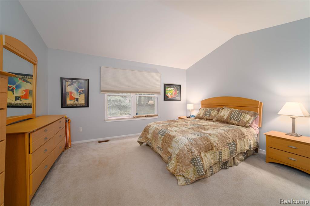 2090 Pleasant Drive, Commerce Twp, MI 48390 — Photo 8