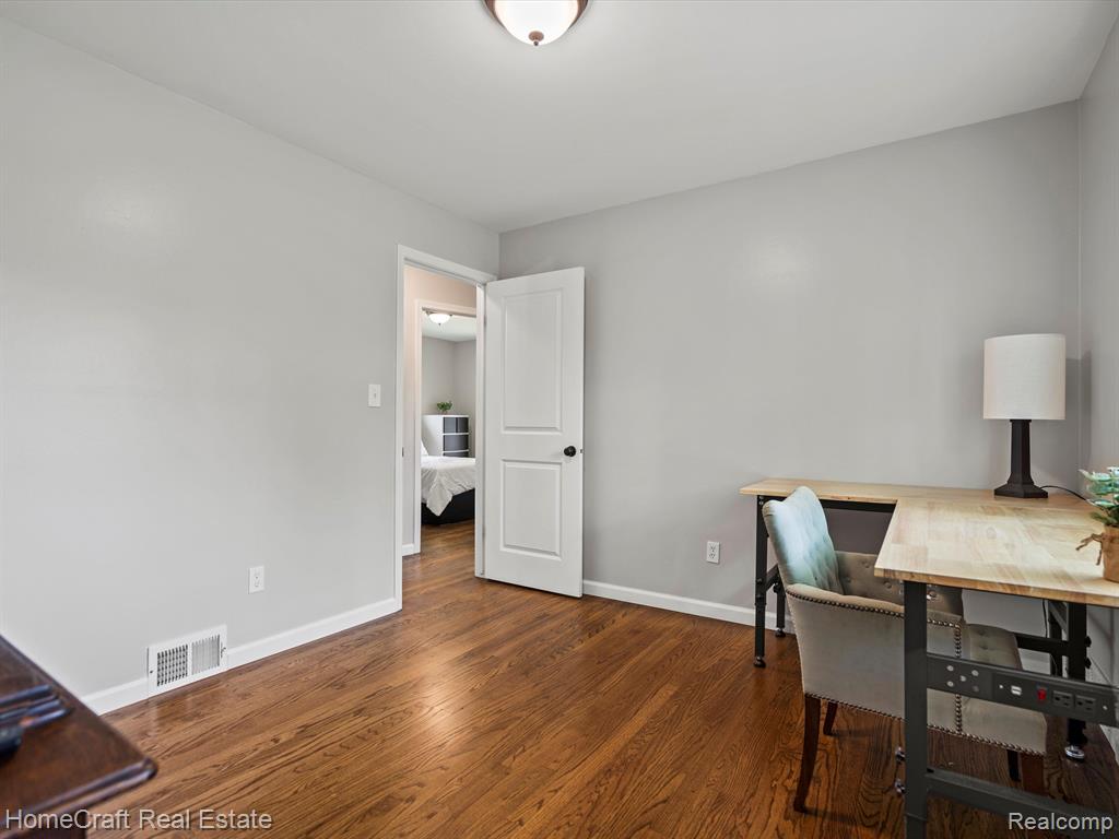 523 W BROOKS Street, Howell, MI 48843 — Photo 18