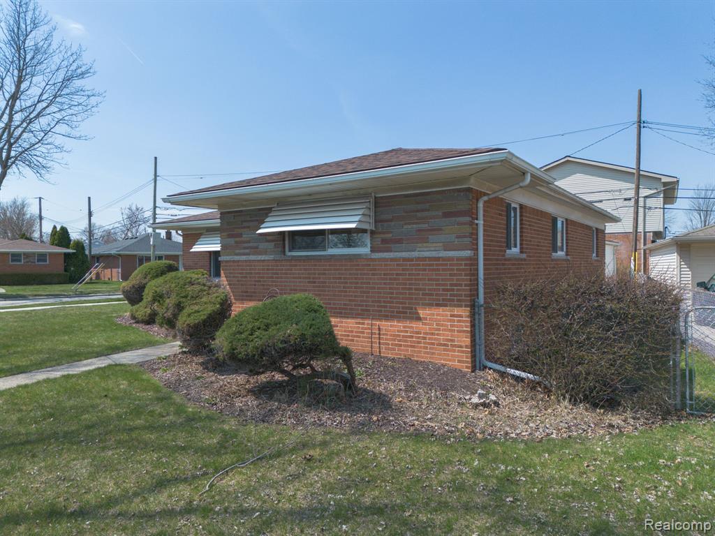 30705 Longfellow Avenue, Madison Heights, MI 48071 — Photo 37