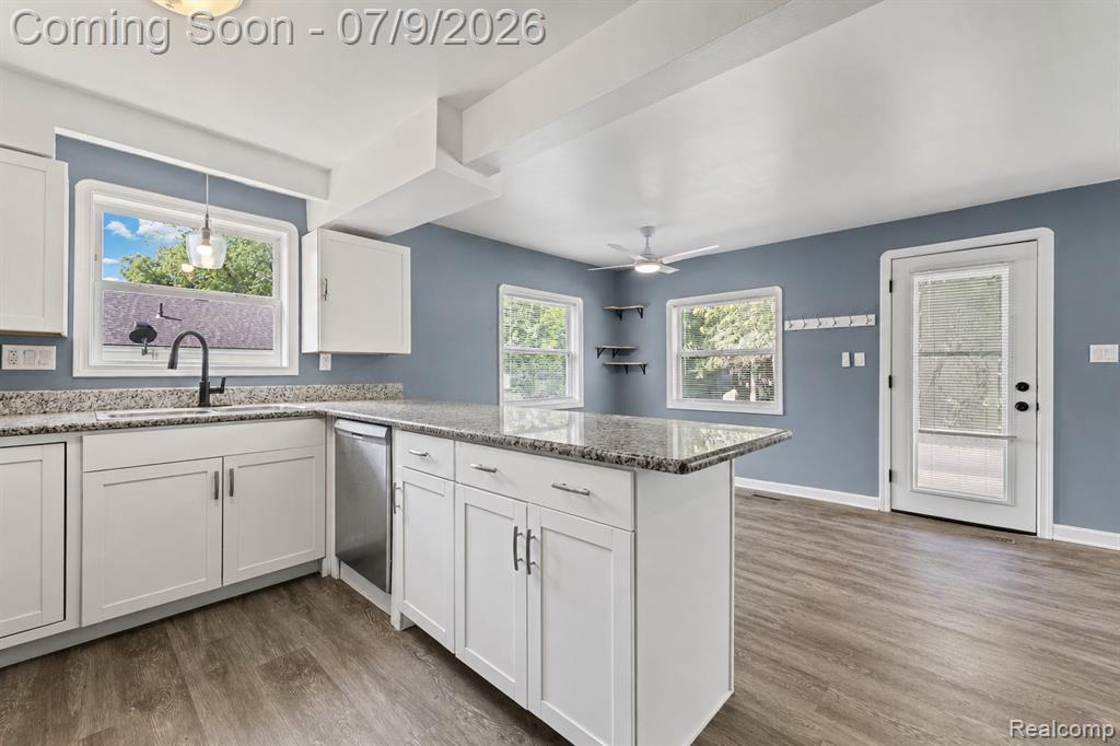 4694 Lakeborn Drive, White Lake, MI 48383 — Photo 15