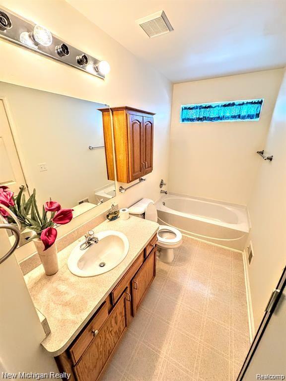 5191 SANDALWOOD Circle, Grand Blanc, MI 48439 — Photo 17