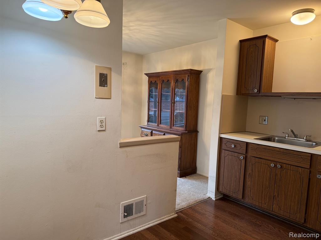 29566 HOOVER Road, Warren, MI 48093 — Photo 5