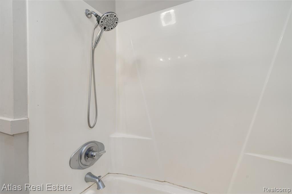 832 Southwood Drive, Fenton, MI 48430 — Photo 26