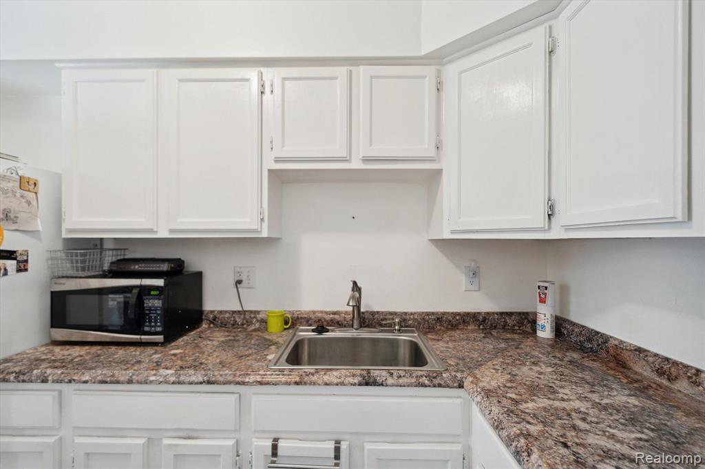 8312 LAKEVIEW Drive, Ypsilanti, MI 48198 — Photo 10
