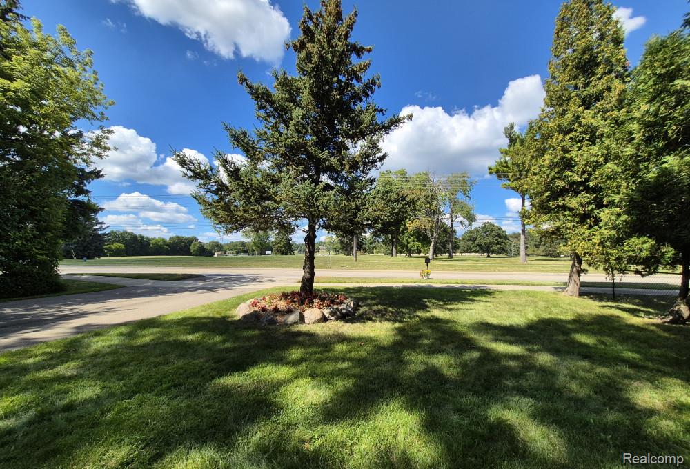 7377 Cooley Lake Road, West Bloomfield, MI 48324 — Photo 41
