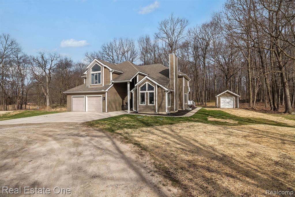 8155 Sheraton Park Drive, Fenton, MI 48430 — Photo 2