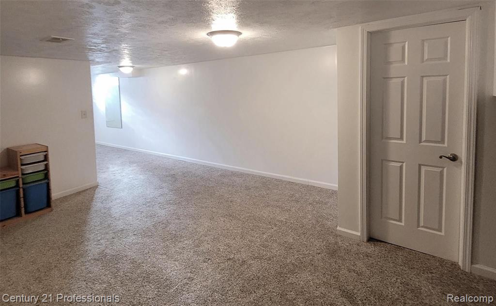 575 Troyvally Street, Troy, MI 48098 — Photo 29