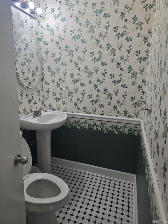 8410 HICKORY DR Drive, Sterling Heights, MI 48312 — Photo 27