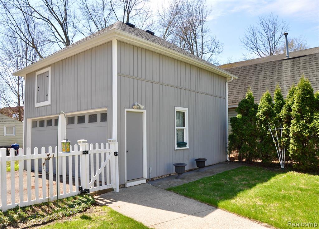 608 E MAPLE Street, Holly, MI 48442 — Photo 11