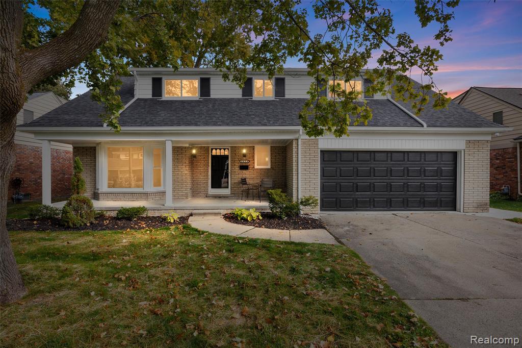 1450 Edmundton Drive, Grosse Pointe Woods, MI 48236
