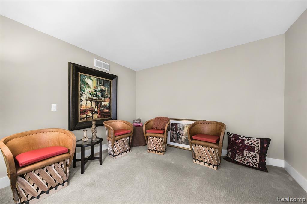 1049 STRATFORD Lane, Bloomfield Hills, MI 48304 — Photo 18