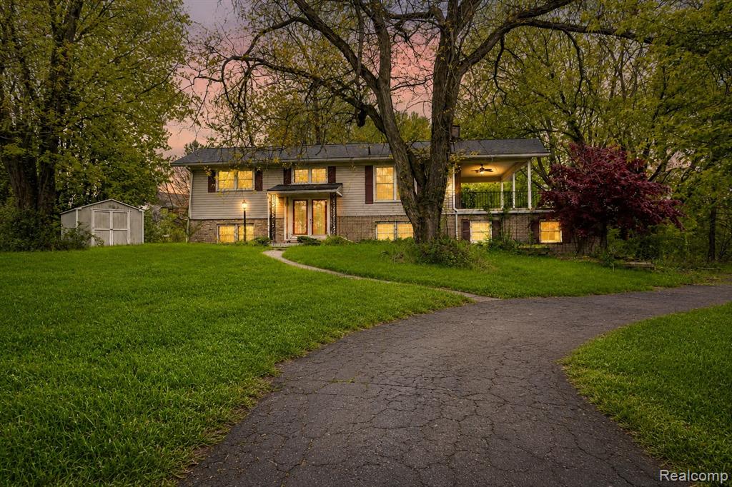 21411 Pontiac Trail, South Lyon, MI 48178