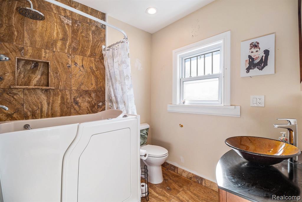 66 E Shore Drive, Whitmore Lake, MI 48189 — Photo 22