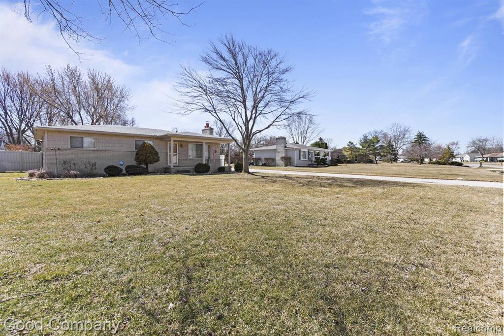 48164 MALLARD Drive, Chesterfield, MI 48047 — Photo 2