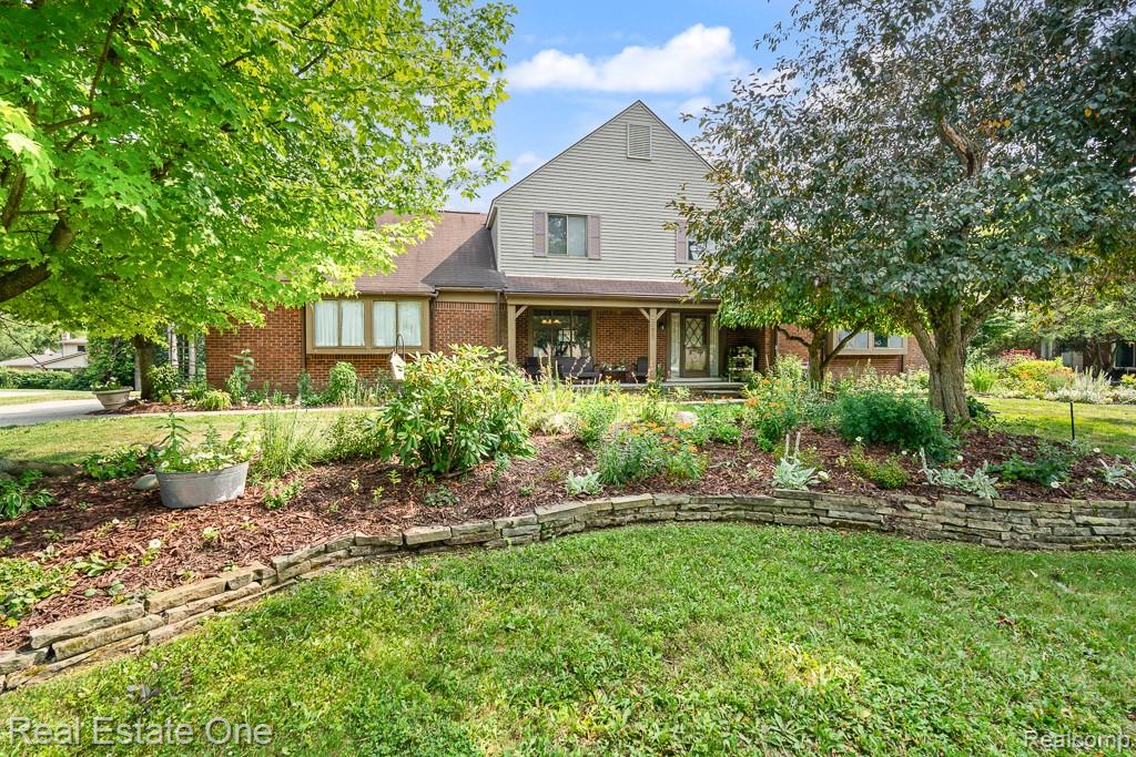 FEATURED LISTINGS