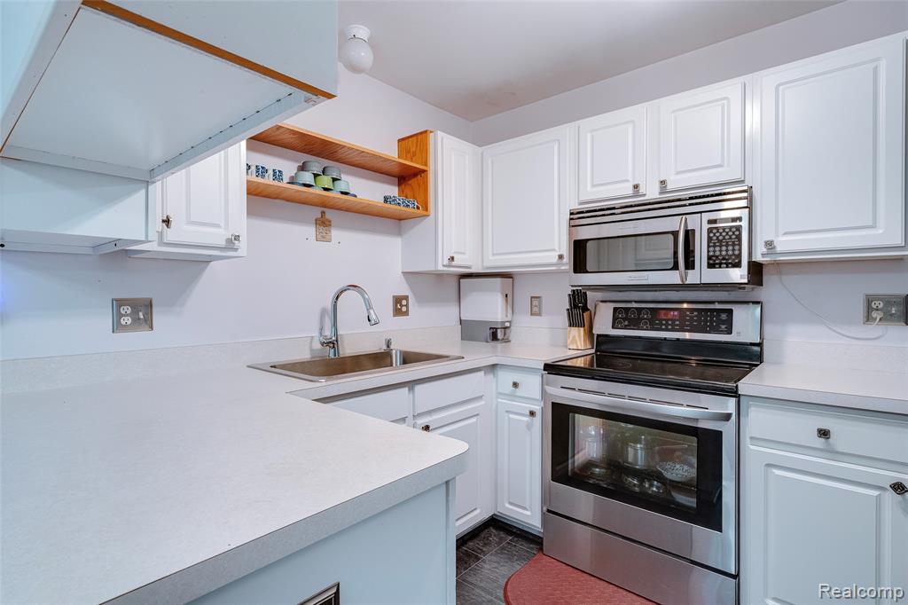834 Natures Cove Court, Wixom, MI — Photo 23