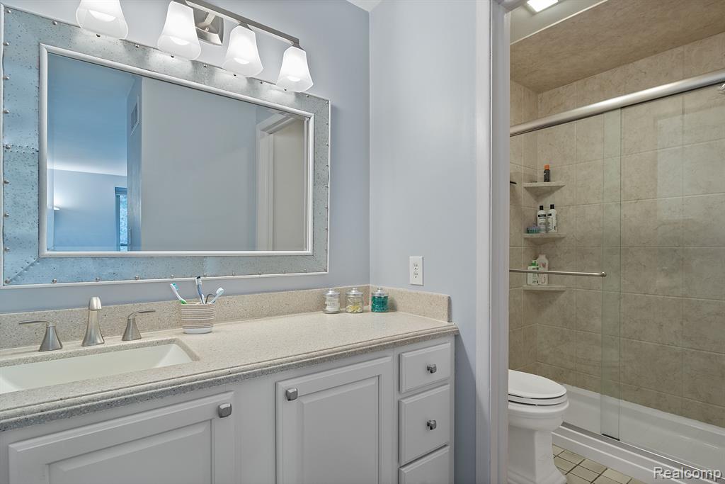 1561 S HILL Boulevard, Bloomfield Hills, MI 48304 — Photo 23