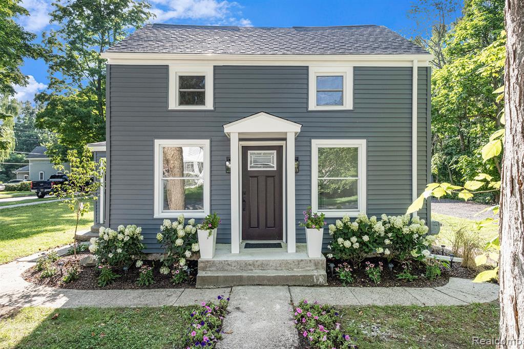 210 Legrande Street, Holly, MI 48442 — front exterior