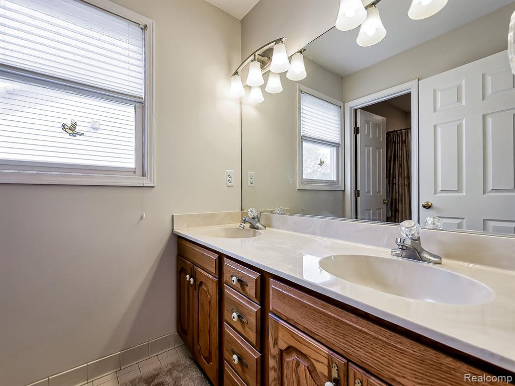 1394 MIDDLEWOOD Drive, Saline, MI 48176 — Photo 21