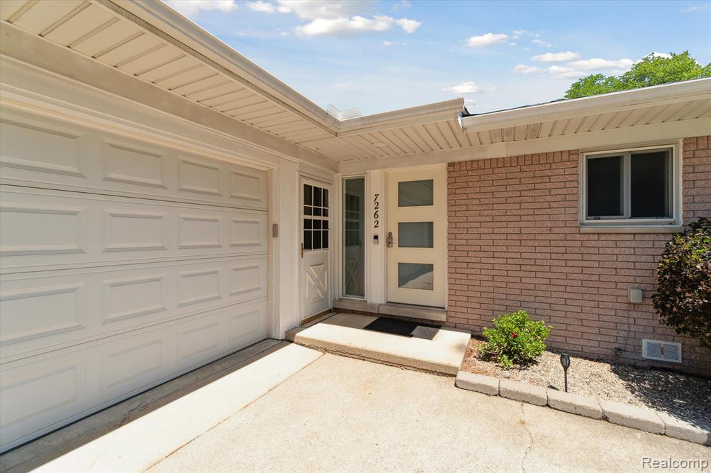 7262 Hatchery Road, Waterford, MI 48327 — Photo 3