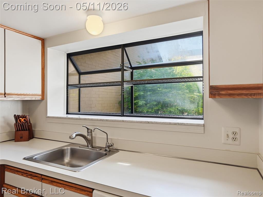 42115 E Edward Drive, Clinton Twp, MI 48038 — Photo 14