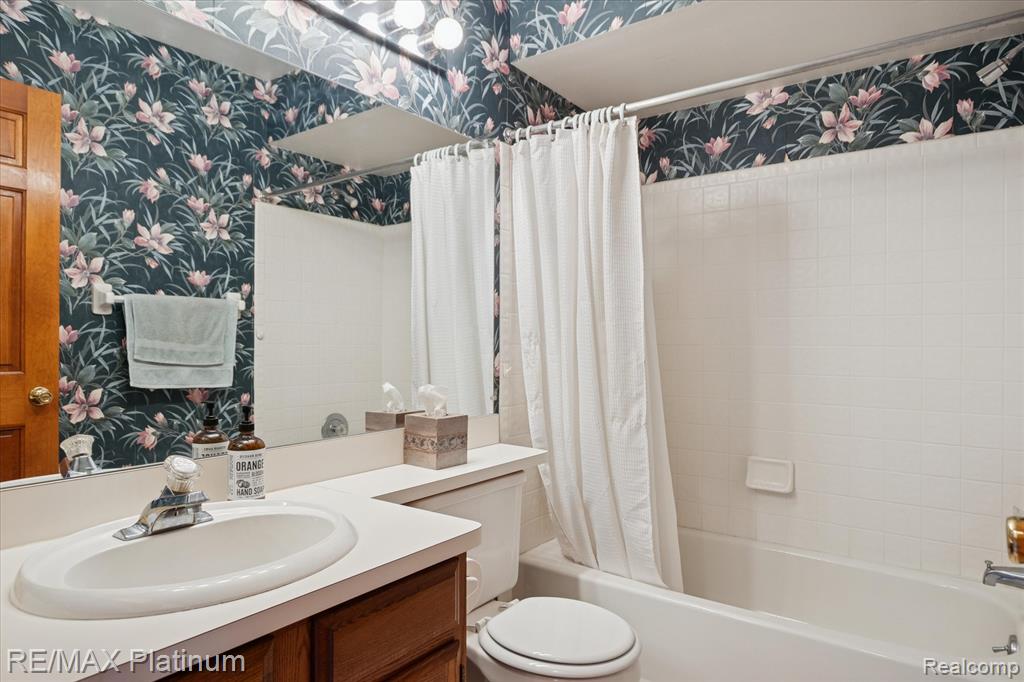852 Woodridge Hills Drive, Brighton, MI 48116 — Photo 25