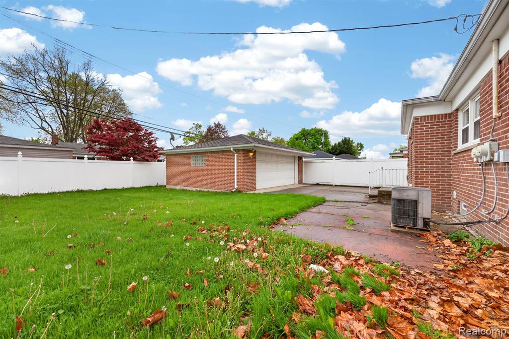 8300 Kinmore Street, Dearborn Heights, MI 48127 — Photo 28