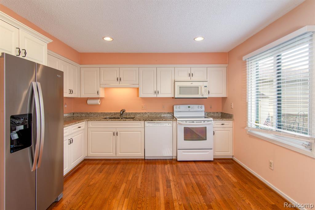 7075 ELMHURST, West Bloomfield, MI — Photo 10