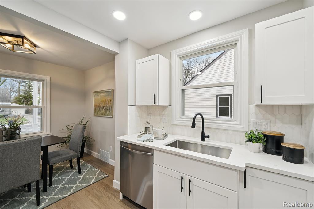 921 N EDGEWORTH Avenue, Royal Oak, MI 48067 — Photo 12